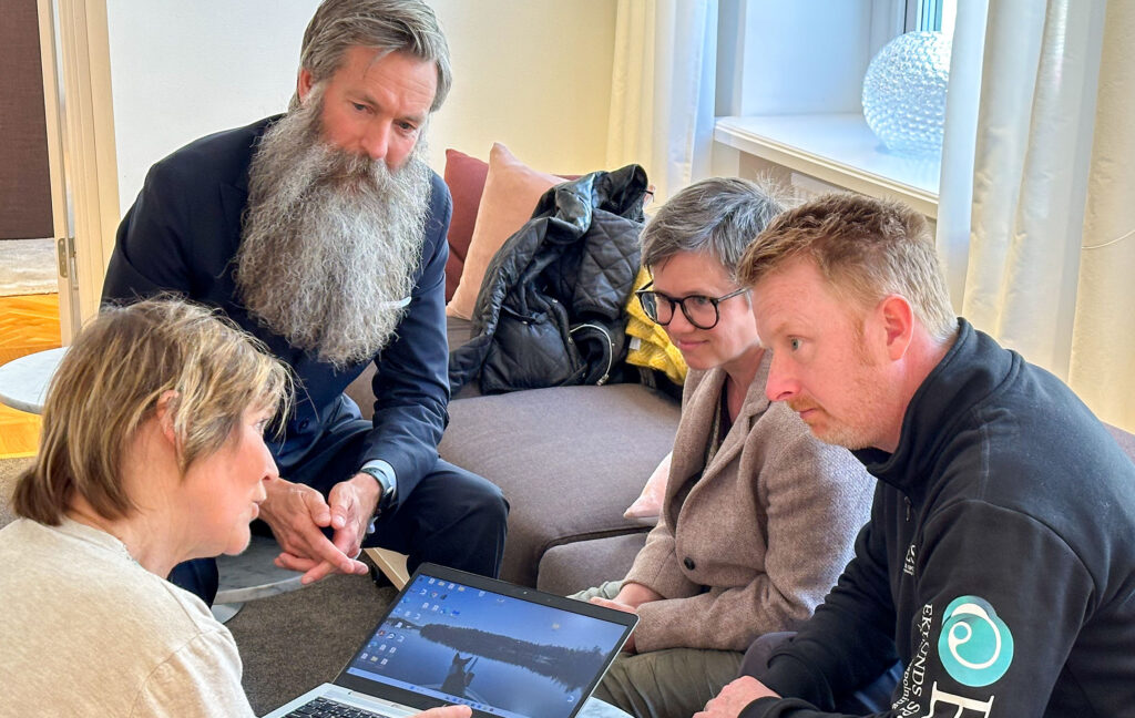En grupp av företagare diskuterar
